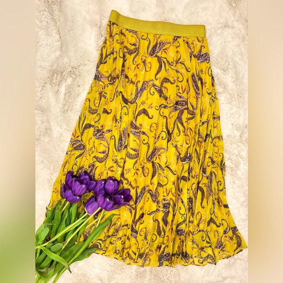 🌺Adorable skirt 🌺Like new🔥, worn once🙈 - Picture 4 of 14